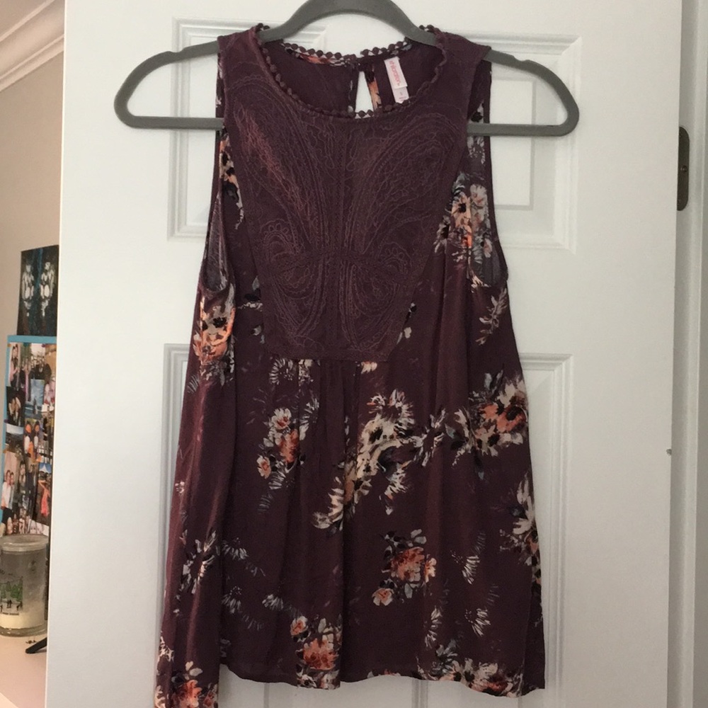 Lace detailed and floral Tank